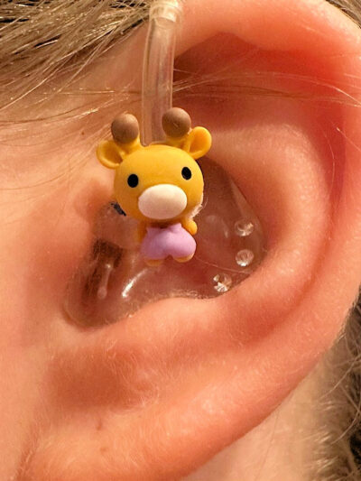 Zoya, die Giraffe - Hörgeräte Kinder Schmuck – Bild 2