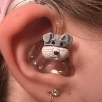 Wuff, der Hund - Hörgeräte Schmuck für Kinder