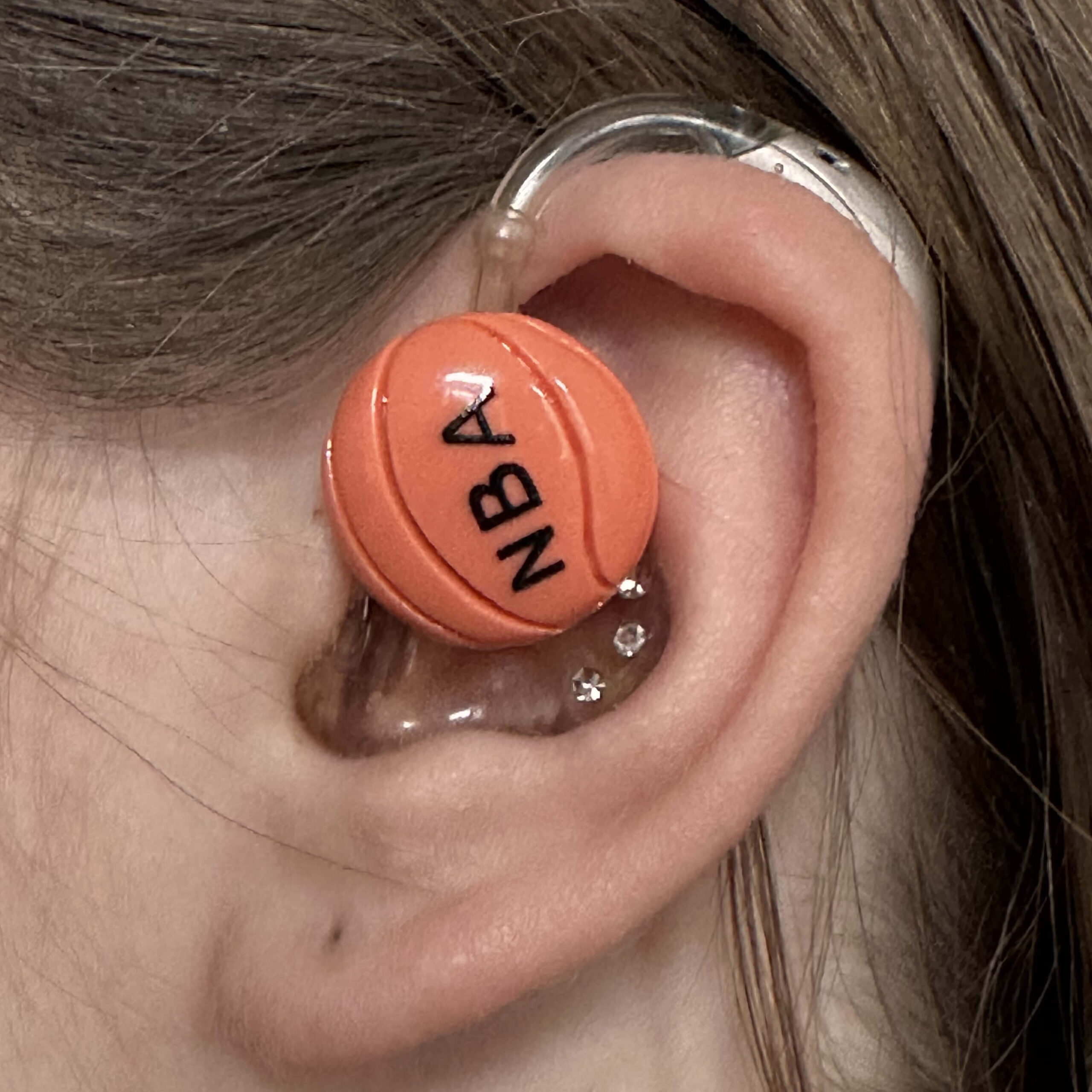 Basketball Hörgeräteschmuck für Kinder 2 Basketball Hörgeräteschmuck für Kinder – Bild 2