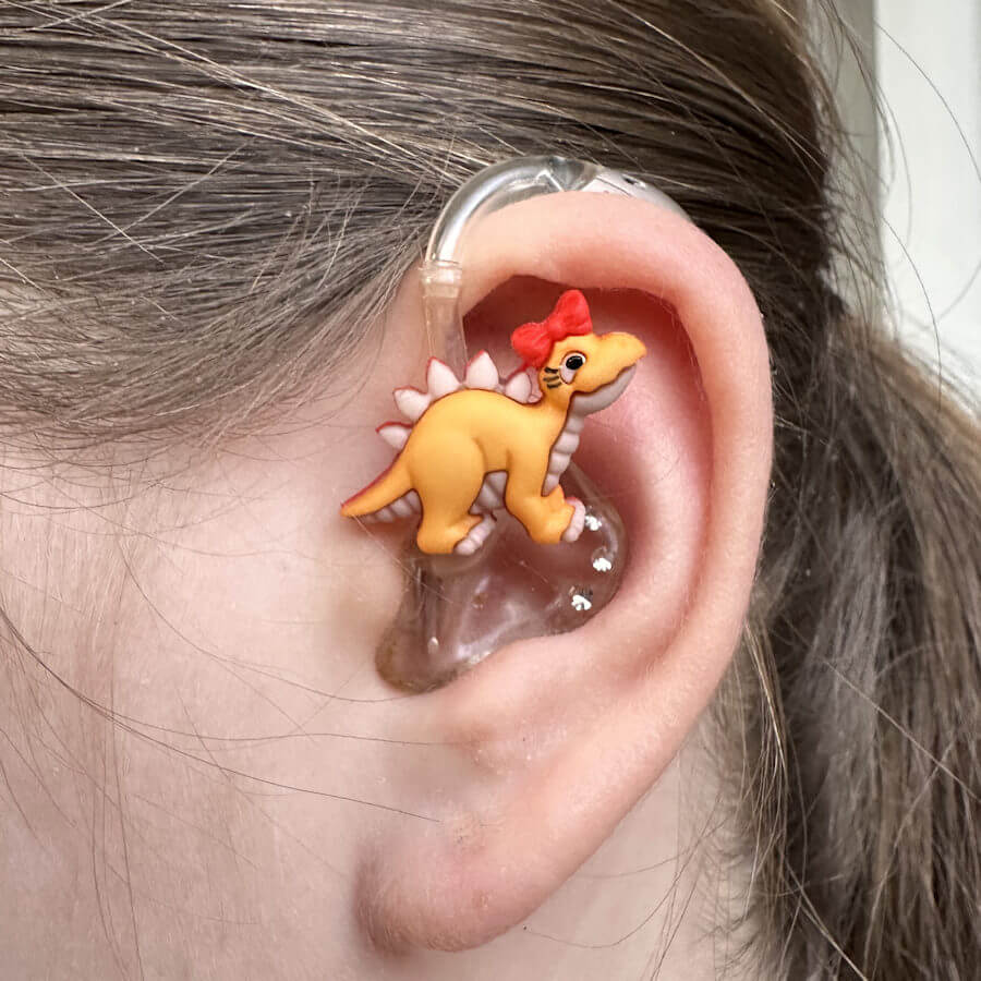 Dino Mädchen - orange - Hörgeräteschmuck für Kinder 1 Dino Mädchen - orange - Hörgeräteschmuck für Kinder